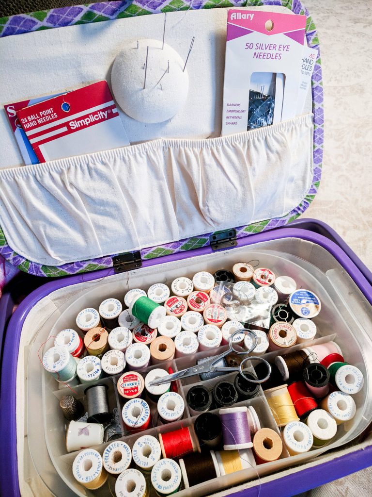 Threading A Needle The Easy Way This Is The Best Hack Ever!