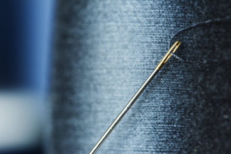 Threading A Needle The Easy Way This Is The Best Hack Ever!