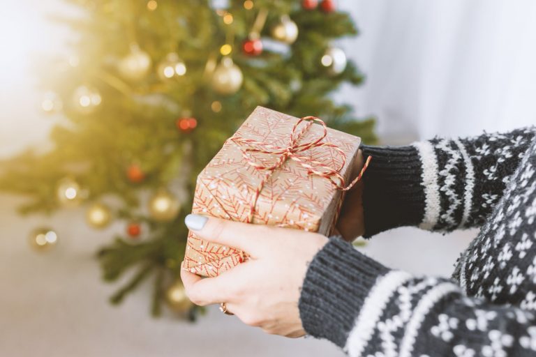 16 Stores Where You Can Find Cheap & Free Gift Wrapping