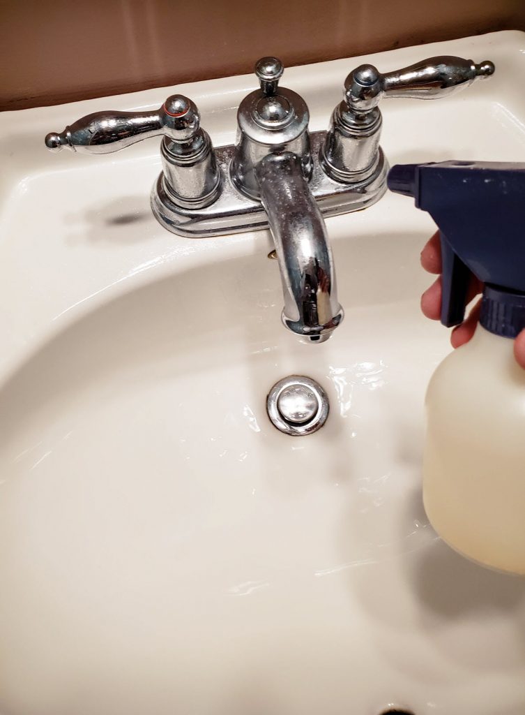 How To Make An AllNatural Bathroom Cleaning Product That Works