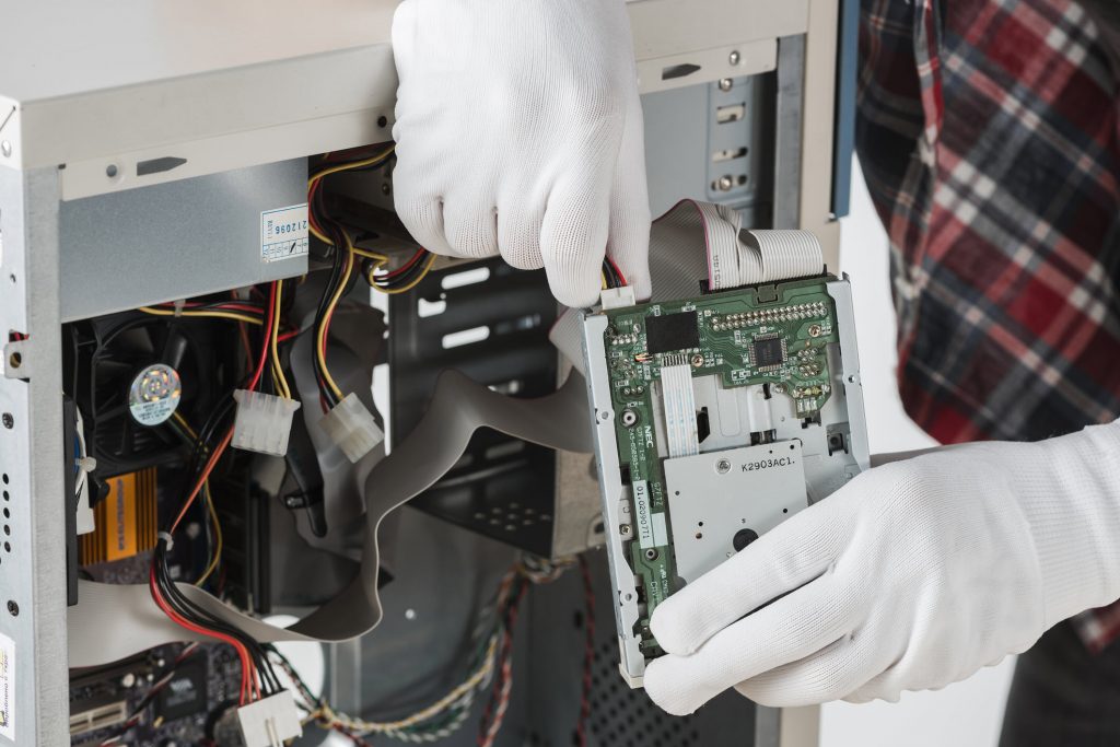 The Best Ways To Get Rid Of Your Old Electronics Tech