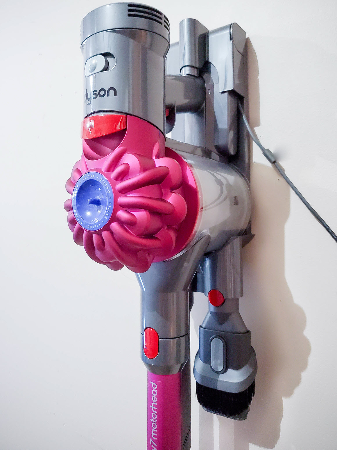Dyson V7 Motorhead Cordless Vacuum Should You Buy It?